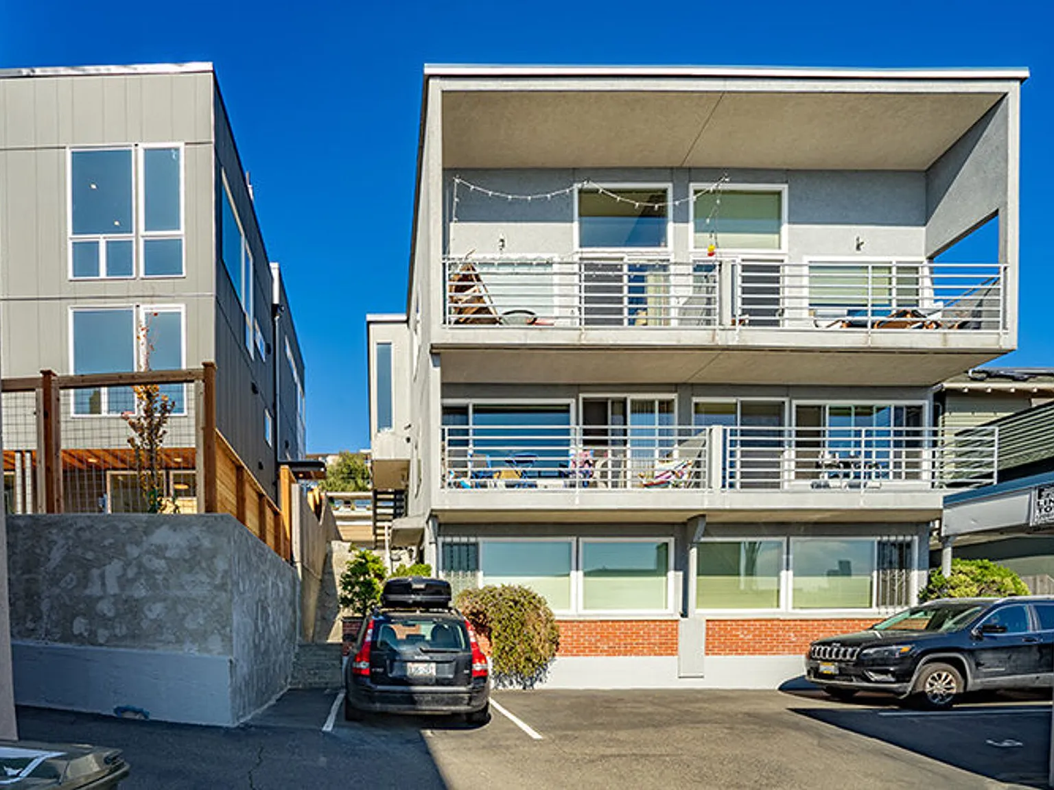 1st & Aloha Apartments — Photo 3