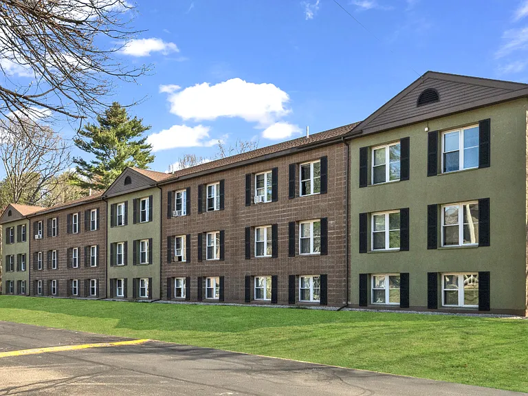 Pembroke Place Apartments — Photo 12