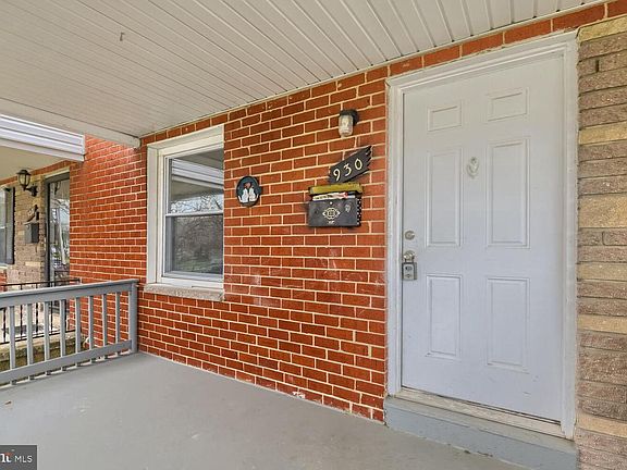 3rd image of 930 Foxwood Ln