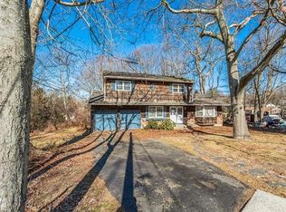 5 Somerset Ct, East Setauket, NY 11733