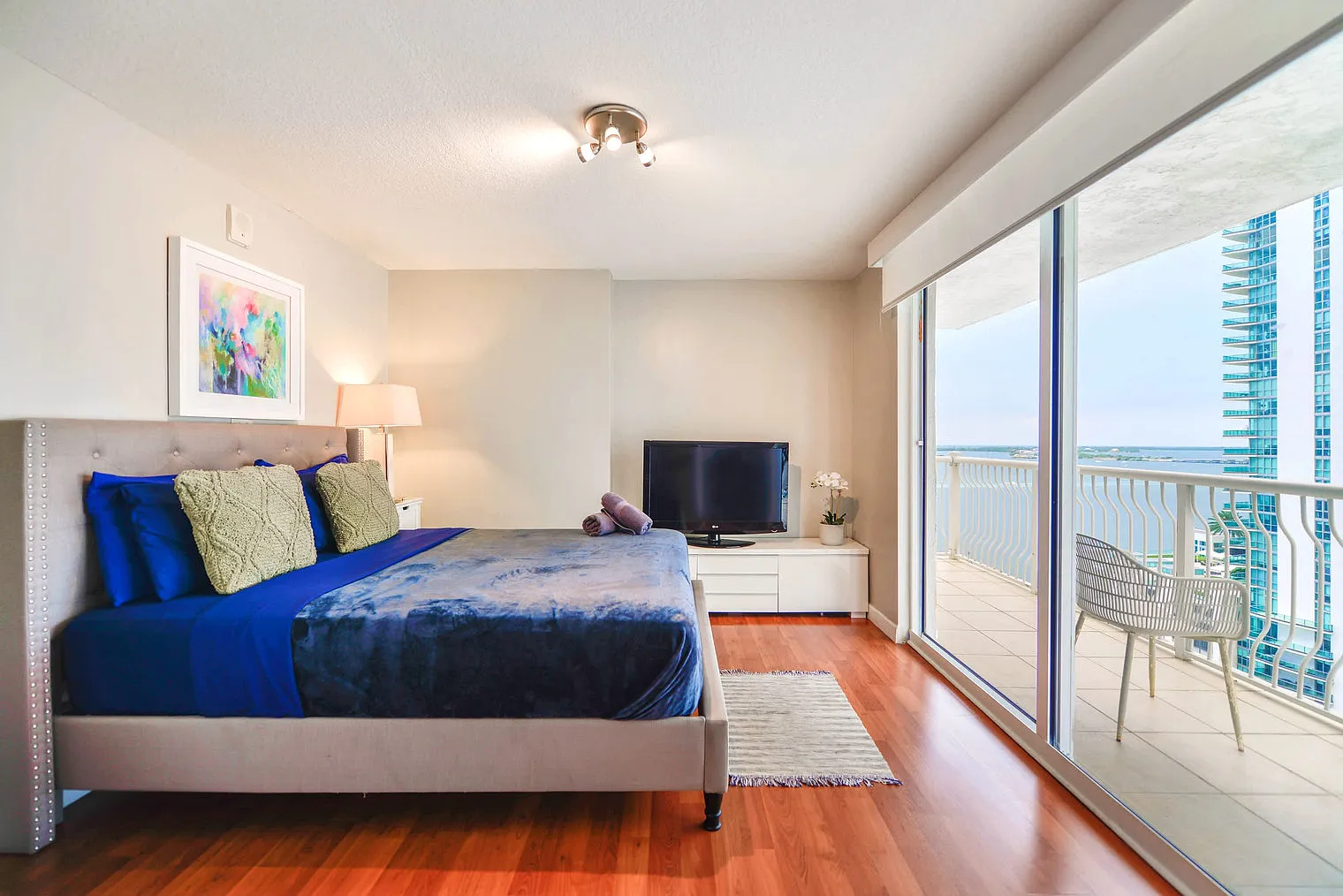 3 bed, 2.0 bath, 1097 sqft, $8,268 — Photo 4