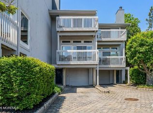 23 E Manor Sq, Highlands, NJ 07732