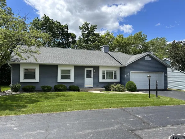 905 Park CIRCLE, Union Grove, WI 53182