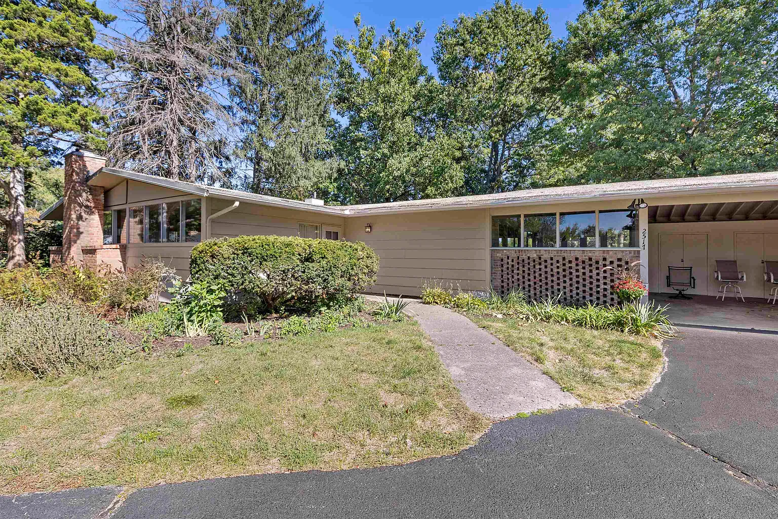 2517 Country Club Ter photo 1