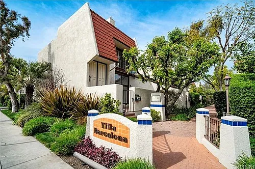 22259 Erwin St Photo 1