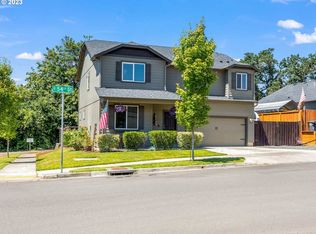 996 S 54th St, Springfield, OR 97478