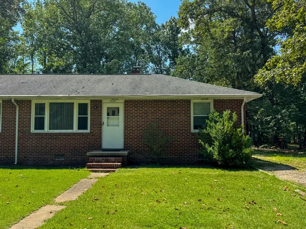 1004 Park Dr S, Petersburg, VA 23805