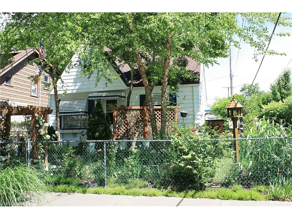 10102 Unity Ave photo 1