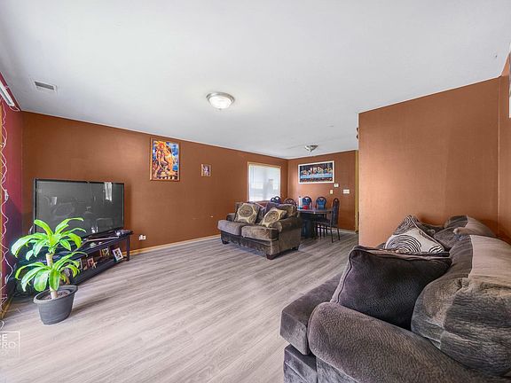 3rd image of 5104 S Knox Ave