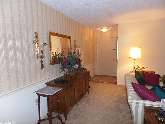 2nd image of 1 Canterbury Ln