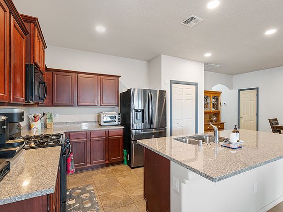 4th image of 5202 Via Del Valle