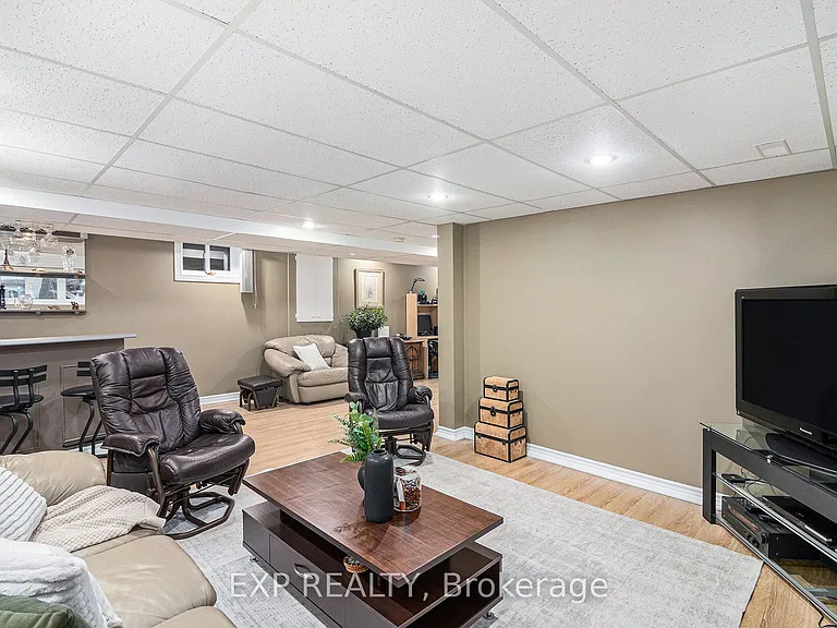 2 Castlebeau St — Photo 19
