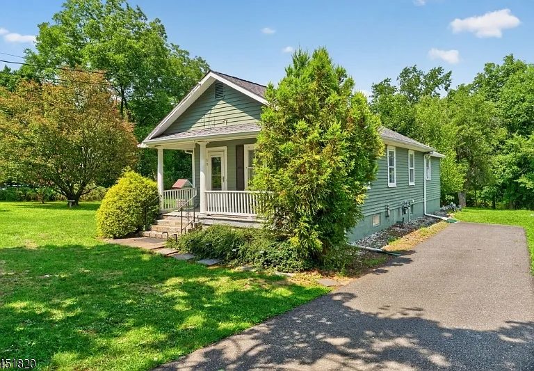 11 Pulaski Rd — Photo 2