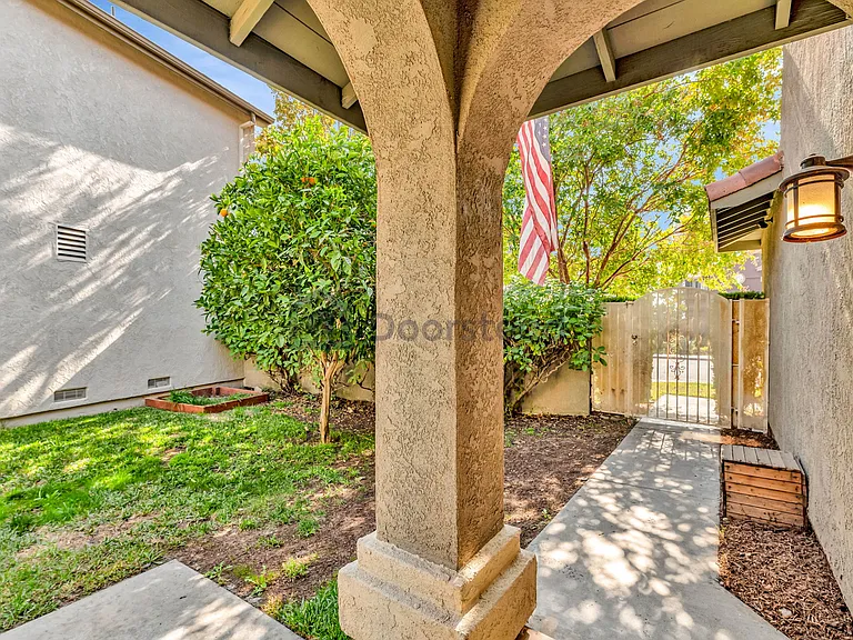 11018 Charleston St — Photo 6