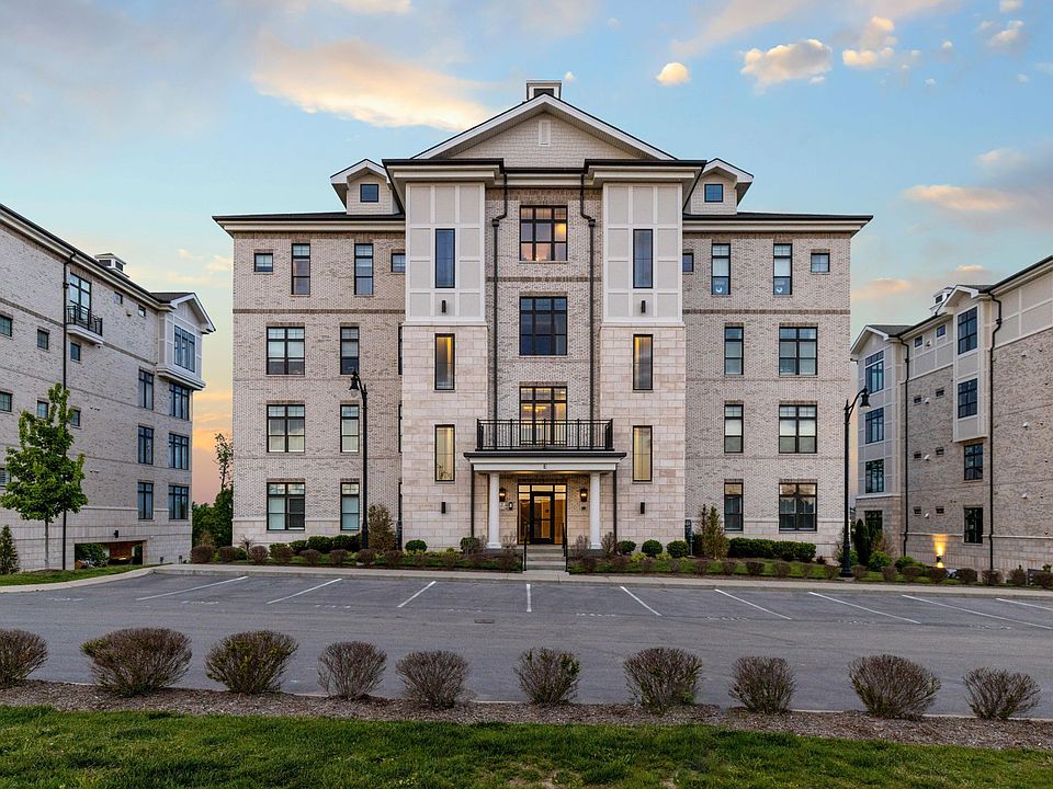 1st image of 1024 Club View Dr #D101