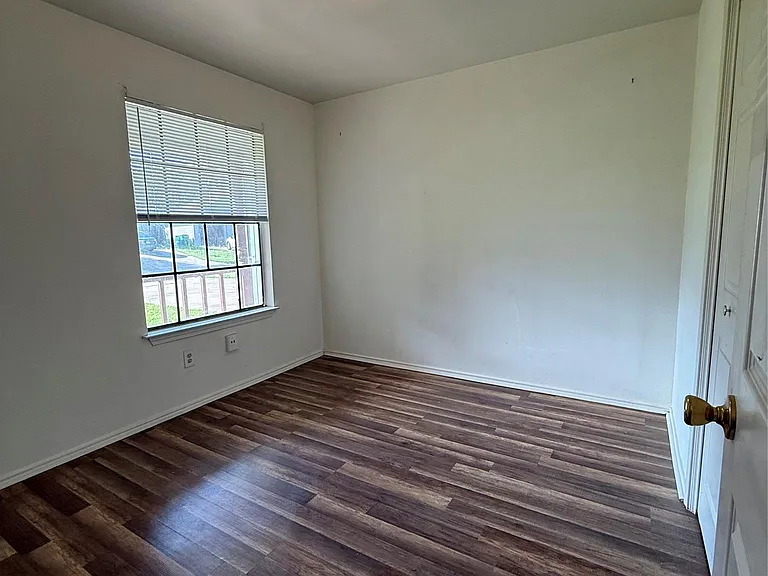16307 Framingham Cir — Photo 9