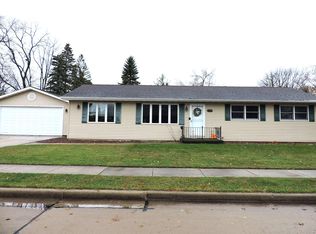 1825 Winchester Ave, Oshkosh, WI 54901