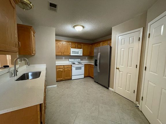 3rd image of 8754 Cat Tail Dr