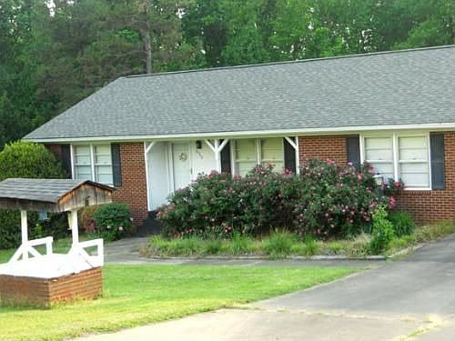 2nd image of 2713 Murdock Ln
