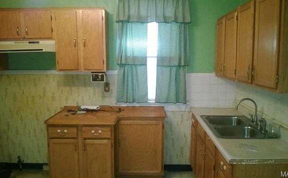 4th image of 5535 Gilmore Ave