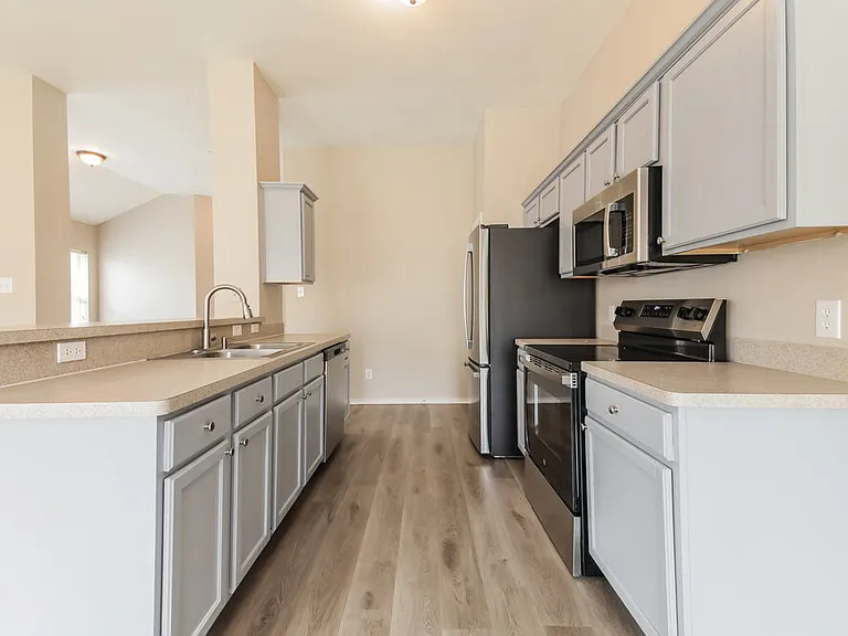 1008 Halifax Ln — Photo 8