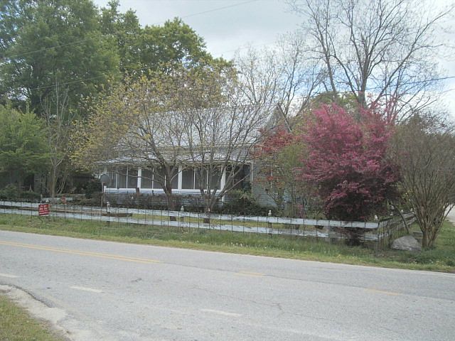 1st image of 535 N Woodlawn Dr