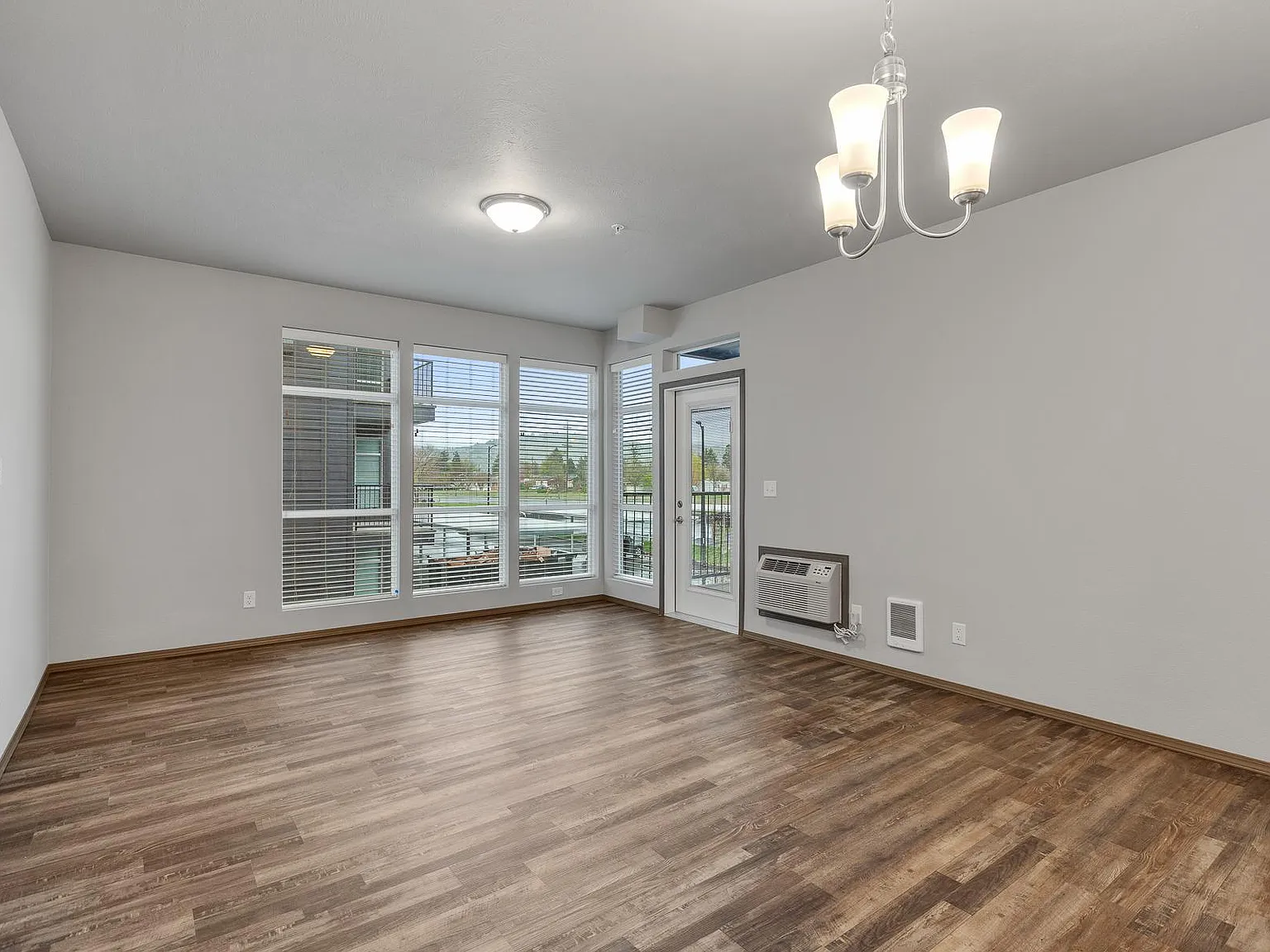2 bed, 1112 sqft, $1,575 — Photo 4