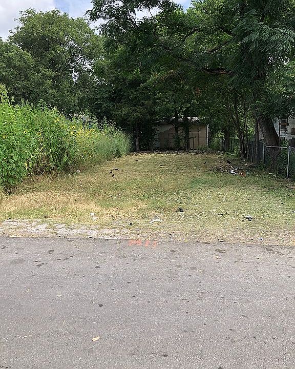 2nd image of 811 Torreon St