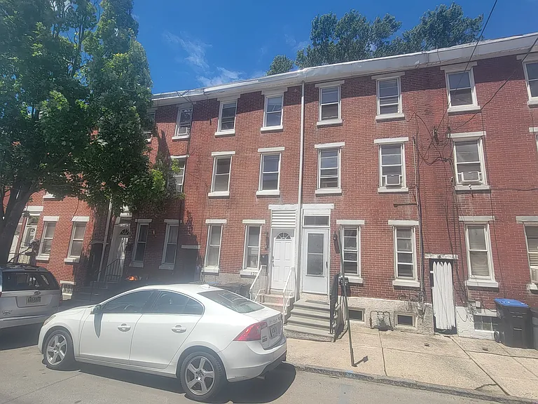 627 Corson St — Photo 5