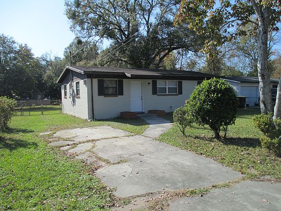 3rd image of 7314 Melvin Cir N