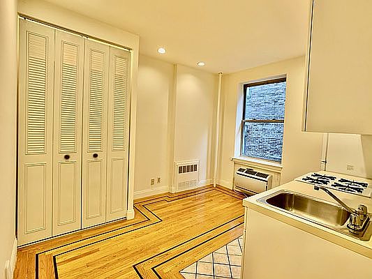 5th image of 61 W 10th St APT 4C