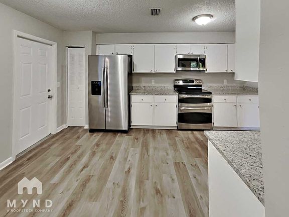 5th image of 2125 Karen Dr