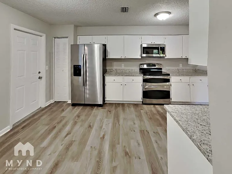 2125 Karen Dr — Photo 4
