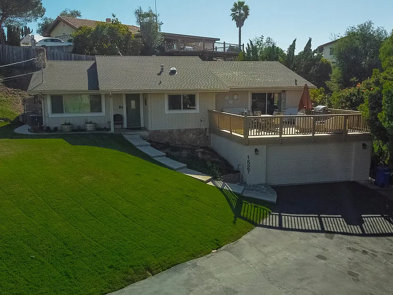 1527 Calavo Dr — Photo 2