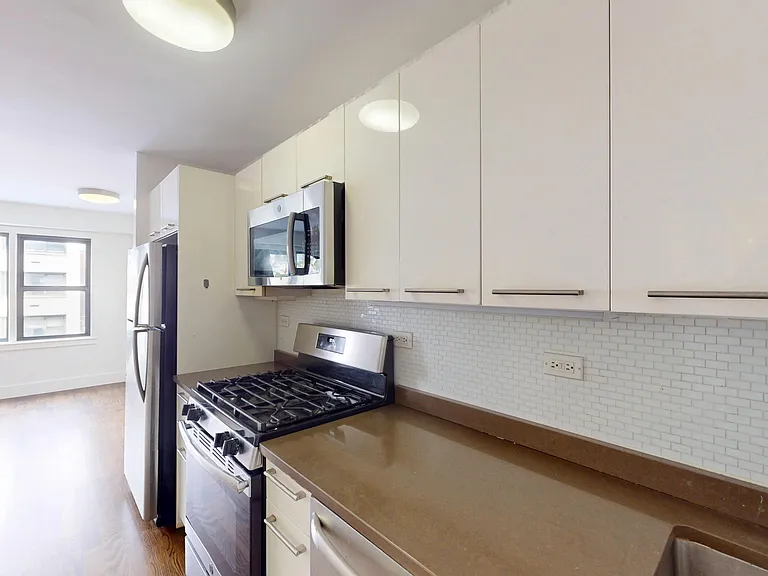 220 E 63rd St #2K — Photo 7