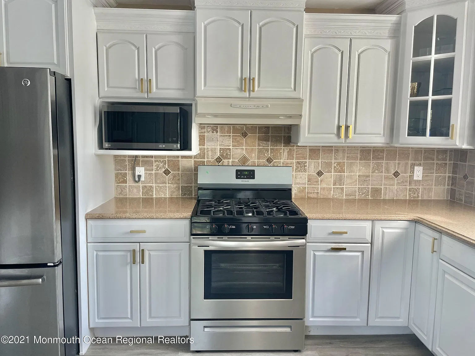 5 bed, 2.5 bath, 2113 sqft, $2,800 — Photo 4
