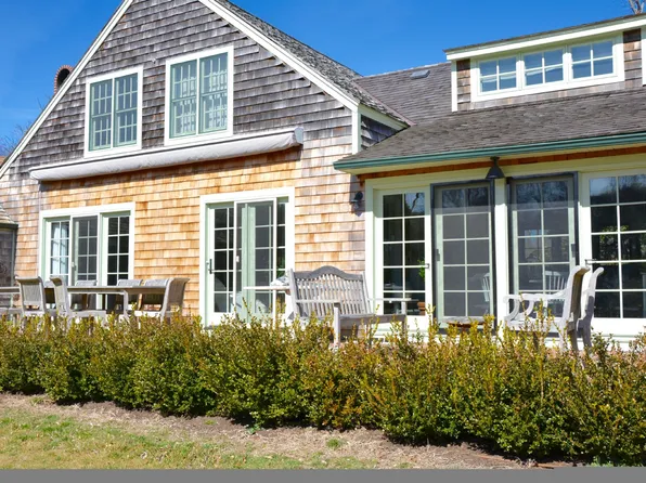 https://photos.zillowstatic.com/fp/b33bcab3d52e1f3d931b950019a2c4b6-p_e.webp