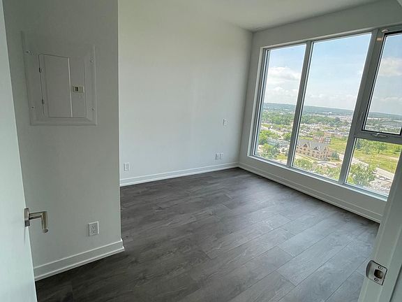 4th image of 39 Mary St #1512