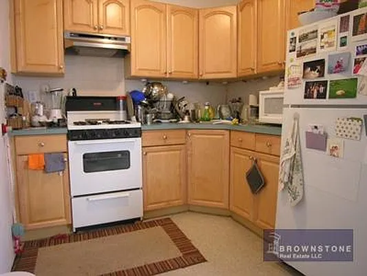 Rented by Brownstone Real Estate | media 8