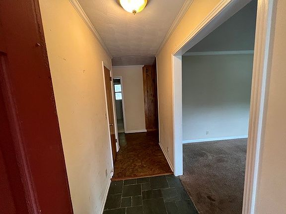 3rd image of 811 Kingwood Dr