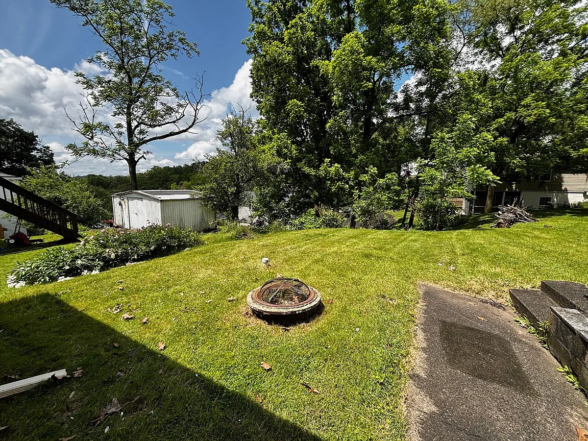 Building Photo - 553 Foundry St