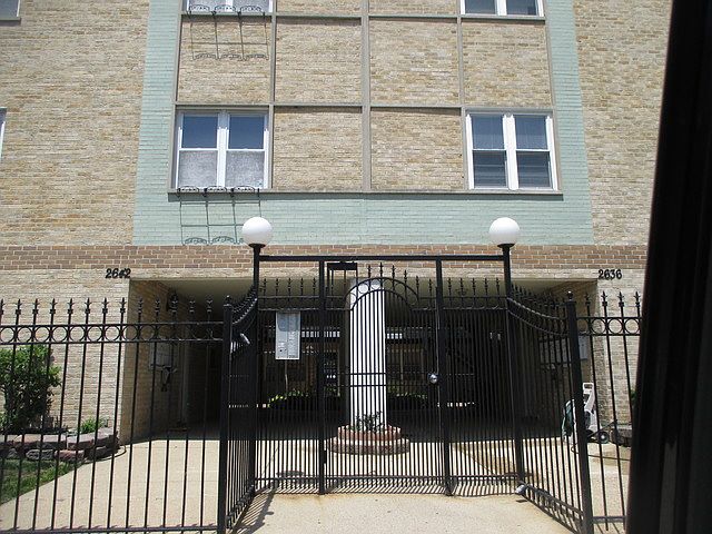 1st image of 2636 W Foster Ave APT 304
