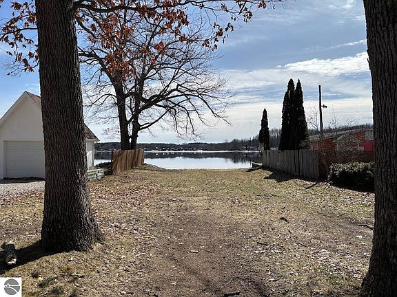 2nd image of 782 Jerry Ray Rd