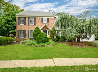 16 Adams Rd, Kendall Park, NJ 08824