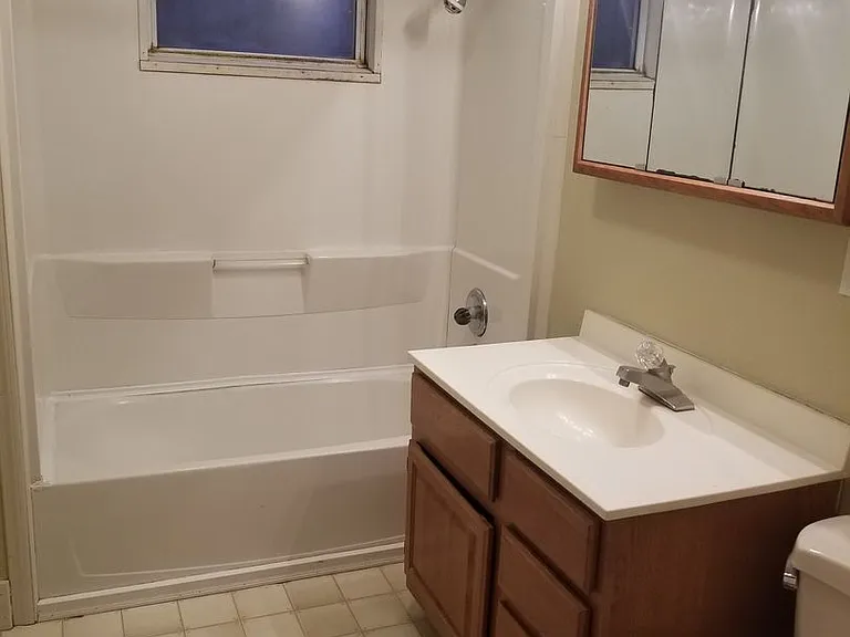 1516 Irvine Ave NW — Photo 5