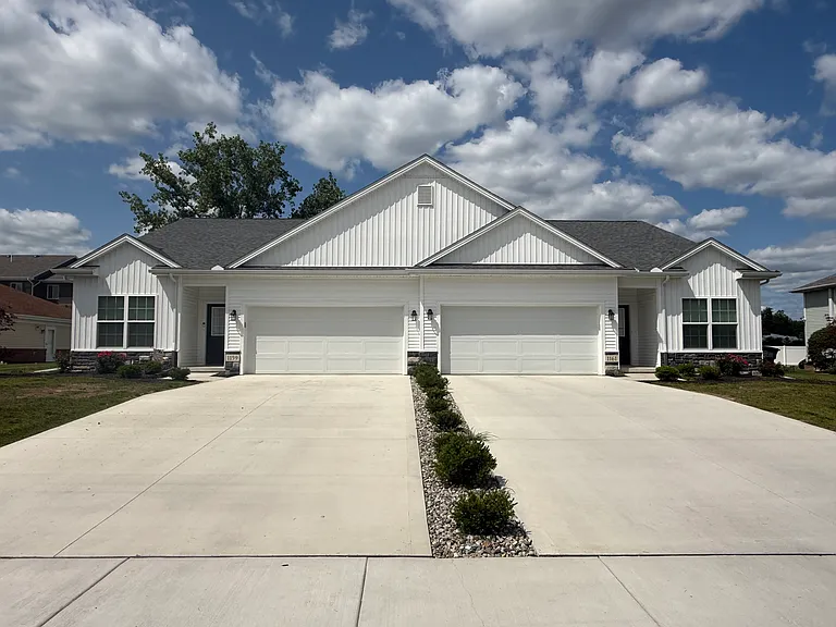 1161 Shadow Ln — Photo 3