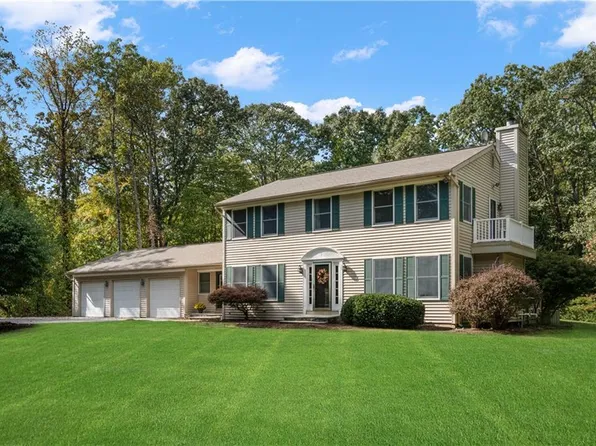 24 Connors Farm Dr, Smithfield, RI 02917