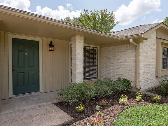 3rd image of 3701 Valley Oaks Dr