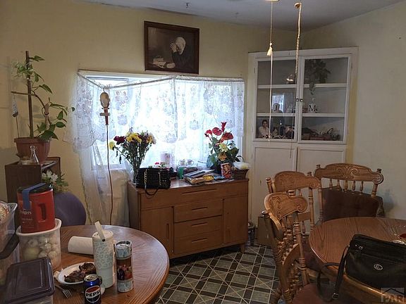 3rd image of 411 Sherman Ave