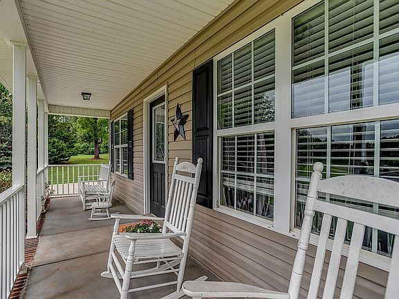 3rd image of 111 Homewood Ln